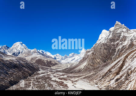 Montagnes dans la région de l'Everest, Himalaya, est du Népal Banque D'Images