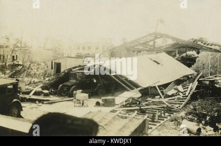 En Floride après que les dommages de l'Ouragan Okeechobee en 1928, qui a causé plus de 4 000 décès. Plus de 300 décès ont eu lieu à Porto Rico, avant qu'il a tué 2 500 en Floride. C'est la deuxième tempête la plus mortelle de frapper les Etats-Unis, après l'ouragan de Galveston de 1900. Photo par Roy Senff (BSLOC   2017 17 92) Banque D'Images