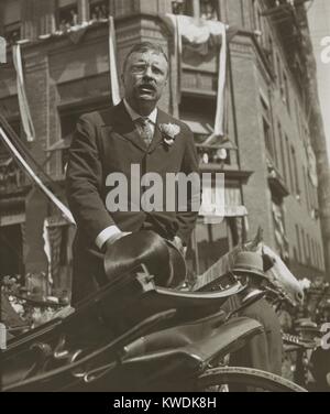 Le président Theodore Roosevelt un discours à partir d'un chariot, Willimantic, CT., 23 août 1902. Il était au début de sa tournée de conférences 600 milles à travers la Nouvelle Angleterre, avant les élections de mi-mandat (BSLOC 2017 6 57) Banque D'Images