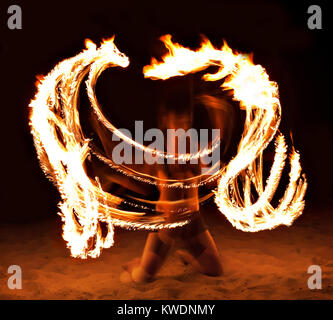 Spectacle de feu sur la plage, Goa Banque D'Images