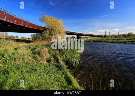 Le pont sur la rivière Nene, Whittlesey, Cambridgeshire, Angleterre, Royaume-Uni Banque D'Images