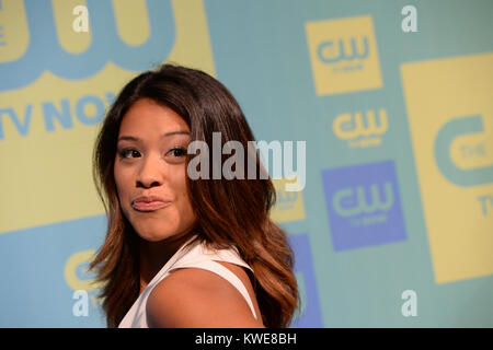 NEW YORK, NY - 15 MAI : Gina Rodriguez assiste à la CW Network Upfront 2014 à l'hôtel de Londres le 15 mai 2014 dans la ville de New York. People : Gina Rodriguez Banque D'Images