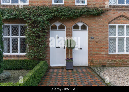 Façade d'une partie d'une terrasse de maisons de ville classée Grade II, Stony Stratford, España Banque D'Images