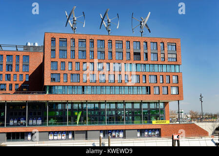 Maison de Greenpeace et Elbarkaden dans la ville portuaire de Hambourg, Allemagne, Europe, Greenpeace-Haus Elbarkaden und in der Hafencity Hamburg, Deutschland von Banque D'Images