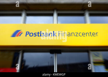 Signe de la banque postale, la Postbank der Schild Banque D'Images