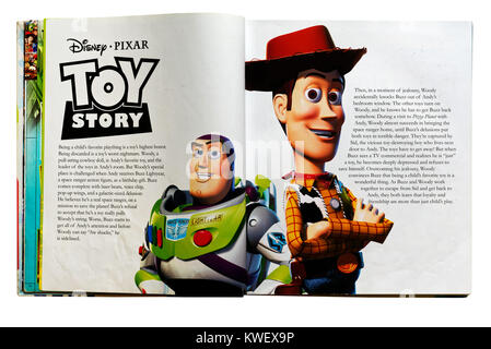 Personnages Pixar Woody et Buzz l'éclair du film Toy Story de Pixar dans un guide des personnages Banque D'Images