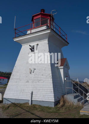 Phare, Cap Enragé, dans la baie de Fundy, Nouveau-Brunswick, Canada. Banque D'Images