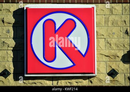 Signer sur une banlieue de Chicago gas station exploitée par Circle K. Bartlett, Illinois, USA. Banque D'Images