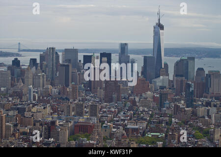 New York City se compose de 5 quartiers assis où la rivière Hudson répond à l'océan Atlantique. Au cœur de Manhattan, un quartier à forte densité de population. Banque D'Images