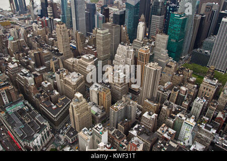 New York City se compose de 5 quartiers assis où la rivière Hudson répond à l'océan Atlantique. Au cœur de Manhattan, un quartier à forte densité de population. Banque D'Images