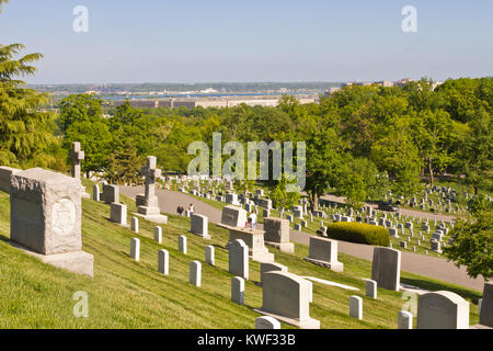 Arlington National Cemetery est un cimetière militaire des États-Unis dans le comté d'Arlington, Virginie, l'autre côté de la rivière Potomac à Washington, D.C. Banque D'Images