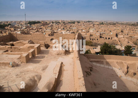 Vue sur la ville ancienne de Meybod en Iran à partir de l'Narin Qala"eh (Qaleh château d'argile) Banque D'Images