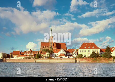 Collégiale de la Sainte Croix et de Saint Barthélémy à Wrocław, Pologne, par un beau jour à l'automne Banque D'Images