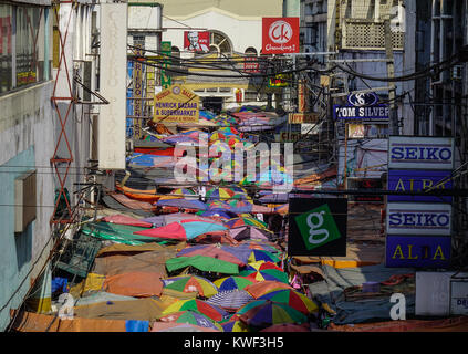 Manille, Philippines - Apr 12, 2017. Vue de la rue du marché à Manille, aux Philippines. Manille est la capitale des Philippines et le centre de governanc Banque D'Images