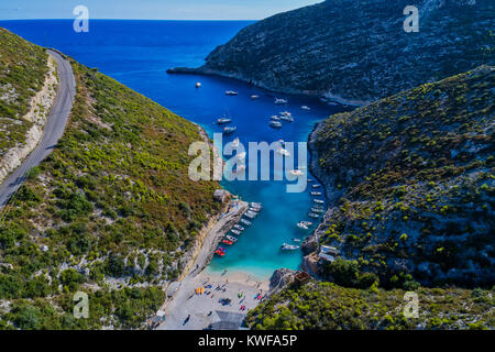 Vue aérienne avec drone sur le Porto Vromi à Zakynthos (Zante), l'île en Grèce Banque D'Images