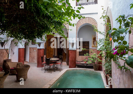 L'intérieur de riad traditionnel dans la médina. Banque D'Images