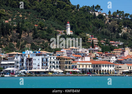 Zakynthos, Grèce - Juillet 18, 2017 : Vue de la ville de Zakynthos port et sur la pittoresque île de Zakynthos. Banque D'Images