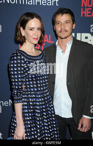 NEW YORK, NY - 12 MAI : Sarah Paulson Pedro Pascal participe à "la fréquence cardiaque normale' New York le contrôle aux Ziegfeld Theatre le 12 mai 2014 dans la ville de New York. People : Sarah Paulson Pedro Pascal Banque D'Images