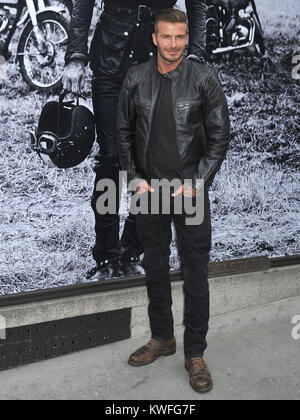 NEW YORK, NY - 09 SEPTEMBRE : Photographe/ cinéaste Peter Lindbergh et David Beckham sont vus à l'extérieur de la maison Houseat Belstaff Belstaff le 9 septembre 2014 à New York. People : Peter Lindbergh, David Beckham Banque D'Images