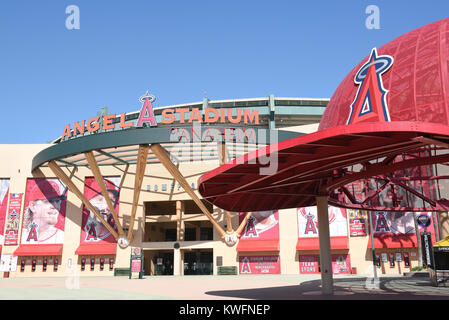 ANAHEIM, CALIFORNIE - Le 24 février 2017 : entrée principale entrée de Angel Stadium d'Anaheim. Le stade est le foyer de la Los Angeles Angels of Anaheim. Banque D'Images