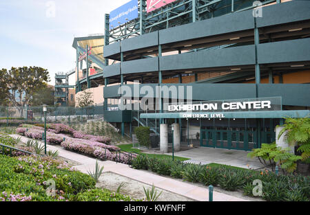 ANAHEIM, CA - le 17 mars 2017 : Stade Angel Exhibition Centre entrée. Situé dans le comté d'Orange le stade est l'accueil de la MLB Los Angeles Angels o Banque D'Images