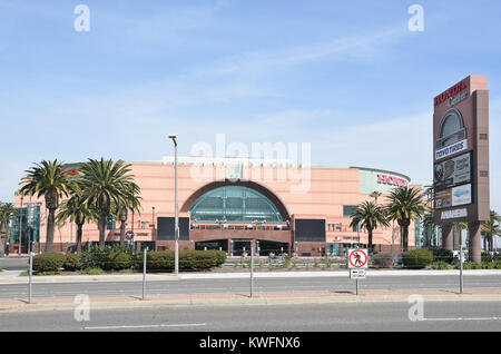 ANAHEIM, CA, le 17 mars 2017 : le Honda Center d'Anaheim, en Californie. L'arène est le foyer de l'Anaheim de la Ligue nationale de hockey et le Los Banque D'Images