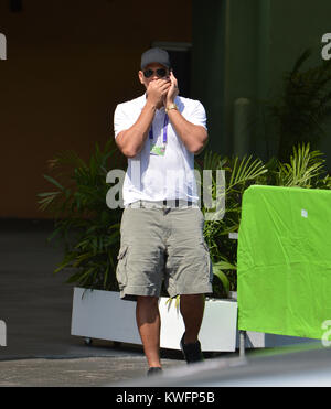 KEY BISCAYNE, Floride - le 24 mars : NY Yankee Alex 'Arod' Rodriguez avec sa petite amie Torrie Wilson laissant jour 7 au Sony Open à Crandon Park Tennis Center. le 24 mars 2013 à Key Biscayne, Floride Personnes : Alex Rodriguez Banque D'Images