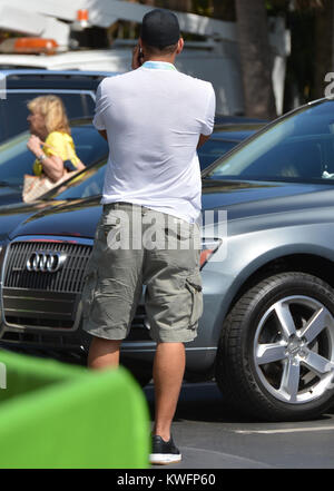 KEY BISCAYNE, Floride - le 24 mars : NY Yankee Alex 'Arod' Rodriguez avec sa petite amie Torrie Wilson laissant jour 7 au Sony Open à Crandon Park Tennis Center. le 24 mars 2013 à Key Biscayne, Floride Personnes : Alex Rodriguez Banque D'Images