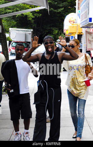 NEW YORK - Le 23 juin : Bruce Willis, Seann William Scott et Tracy Morgan sur emplacement pour 'un couple de Dicks' dans les rues de Queenson 23 Juin, 2009 à New York City People : Tracy Morgan Banque D'Images