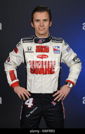 LAS VEGAS, NV - 16 OCTOBRE : (AP) ÐIndianapolis 500 gagnant Dan Wheldon est mort dimanche dans un accident de voiture 15 à Las Vegas Motor Speedway lorsque sa voiture a survolé un autre au tour 13 et a percuté le mur juste à l'extérieur de changement 2. Wheldon a été 33. Les conducteurs ont été informés de la mort de Wheldon lors d'une réunion d'environ deux heures après le Fiery, fumé crash que de nombreux conducteurs a dit, c'est le pire qu'ils aient jamais vu. Il a gagné l'Indianapolis 500, dont deux fois cette année. 'F1 est très triste d'annoncer que Dan Wheldon est décédé de blessures, unsurvivable' IndyCar chef Randy Bernard a dit. "Nos pensées et praye Banque D'Images