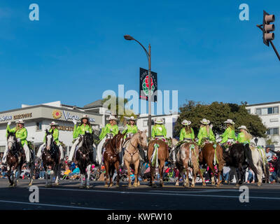 Pasadena, JAN 1 : superbe cheval avec cowboy dans la célèbre Rose Parade - Fête du Nouvel An, 1er janvier 2017 à Pasadena, Californie, Etats-Unis Banque D'Images