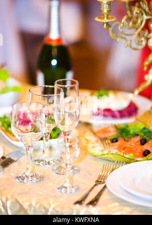 Restaurant Table avant grande fête commence Banque D'Images