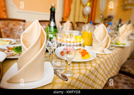 Restaurant Table avant grande fête commence Banque D'Images