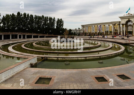 KAZAKHSTAN - AOÛT 23 Fontaine à Premier Président's Park le 23 août 2017 à Almaty, Kazakhstan Banque D'Images