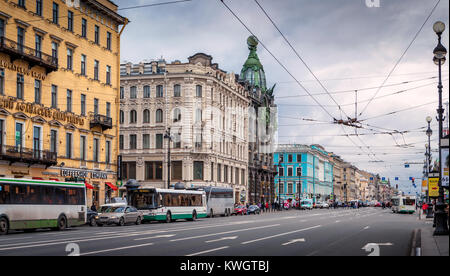 La perspective Nevski est la rue principale de la ville de Saint-Pétersbourg, en Russie. Planifié par Pierre le Grand comme début de la route de Novgorod et Moscou, Banque D'Images