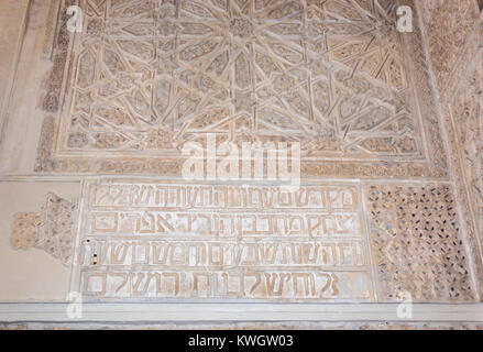 Cordoba Synagogue, quartier juif de Cordoue, Espagne. Détail de la décoration de mur en stuc de style mudéjar. Banque D'Images