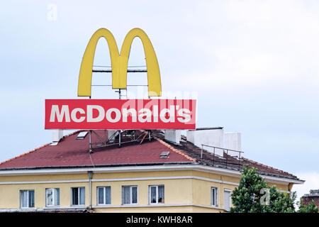 Sofia, Bulgarie - Juillet 04, 2017 : McDonald's restaurant logo. McDonald's est la plus grande chaîne de restauration rapide hamburger restaurants servant arou Banque D'Images