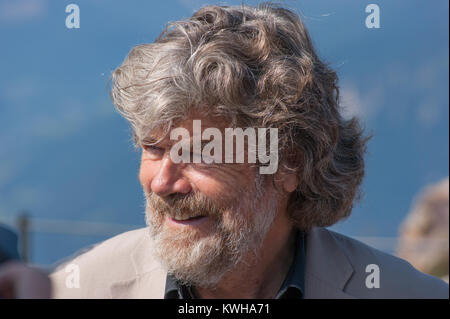 Portrait du célèbre alpiniste italien du Tyrol du Sud et Reinhold Messner grimpeur photographié à l'ouverture de la Messner Mountain Museum Corones Banque D'Images