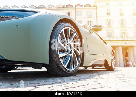 TORINO - JUN 10, 2017 : Exposition. Close up d'une BMW vert Banque D'Images