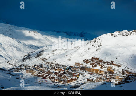 Le bas de la montagne au-dessus de Val Thorens, en France. Banque D'Images