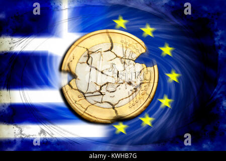 Une pièce de monnaie de la zone euro avec des larmes avant que la Grèce et l'Union européenne drapeau, photo symbolique, Ein-Euro-MÃ¼nze Grexit mit Rissen Türkei Vor- und EU-Symbolfoto Grexi Fahne, Banque D'Images