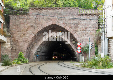 Le Tram tunnel sous la colline du château de Bratislava, Slovaquie. Banque D'Images