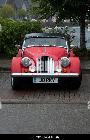 Rouge 1997 Morgan 4/4 Tourer voiture sport décapotable rouge vue portrait avant 1997 morgan motor company 1,8 cc 1800 4/4 tourer capote convertibles de rag Banque D'Images