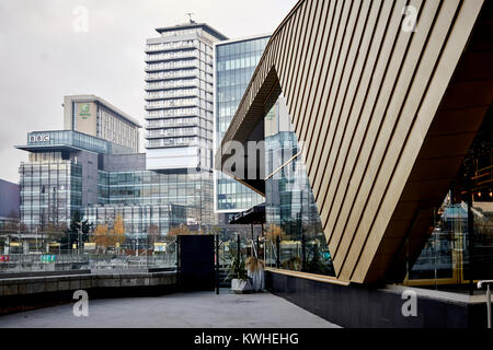 MediacityUK à Salford Quays de Salford Docks anciennement zone de régénération encadrée par le nouveau bar alchimiste en vivant Ventures Banque D'Images