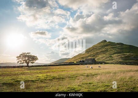 Cloud Thorpe hill de Dovedale sur la frontière de Derbyshire, Angleterre/Staffordshire Banque D'Images