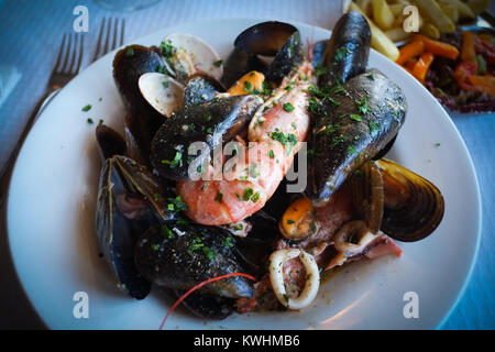 Ragoût de fruits de mer frais dans un restaurant à Mgarr, Gozo, Malte Banque D'Images