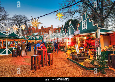 Foire de Noël dans le château de village de montagne, Hambourg, Weihnachtsmarkt am Schloss à Bergedorf Banque D'Images