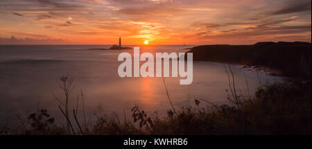 Lever du soleil à St Mary's, Whitley Bay, England, UK, FR, DE L'Europe Banque D'Images