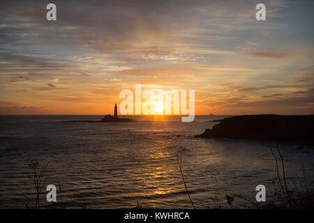 Lever du soleil à St Mary's, Whitley Bay, England, UK, FR, DE L'Europe Banque D'Images