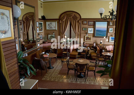 Intérieur du Caffé Poliziano, Via di Voltaia nel corso, Montepulciano, Toscane, Italie : célèbre café art nouveau Banque D'Images